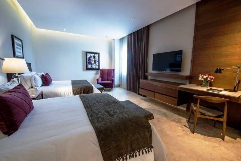 สแควร์ สมอลล์ ลักชัวรี Hotel กัวดาลาฮารา ภายนอก รูปภาพ